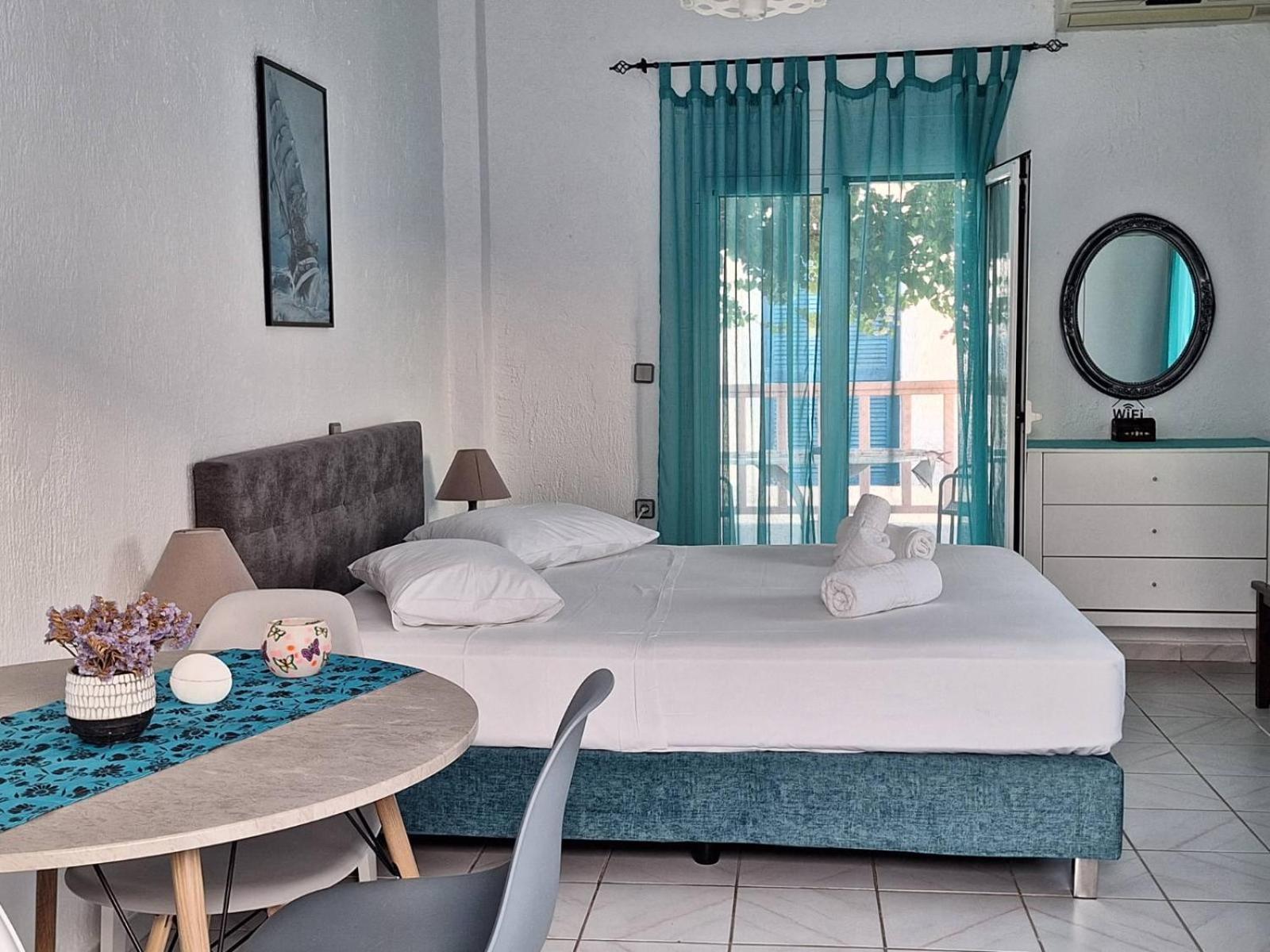 Βig Βlue Apartments Makrýgialos Quarto foto